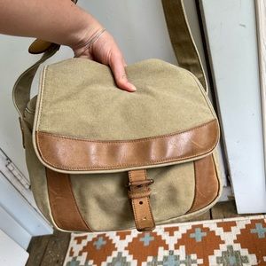 Over the shoulder travel LL Bean